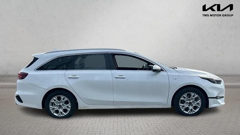 Used Kia Ceed 138 HP (101 kW) 2025 White Hatchback