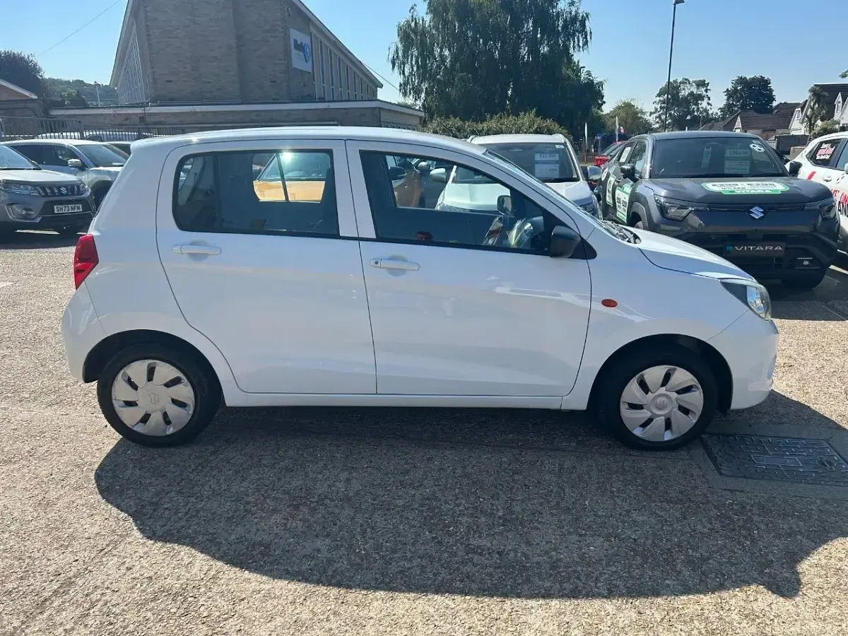 Used Suzuki Celerio 68 HP (50 kW) 2016 White Hatchback