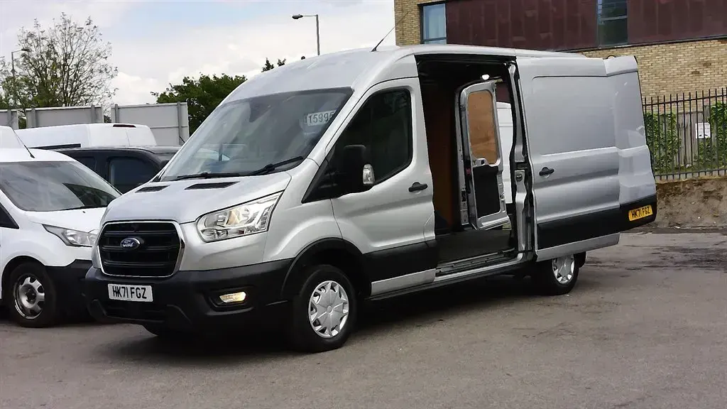 Usado Ford Transit Trend 130 HP (95 kW) 2021 Prateado Van