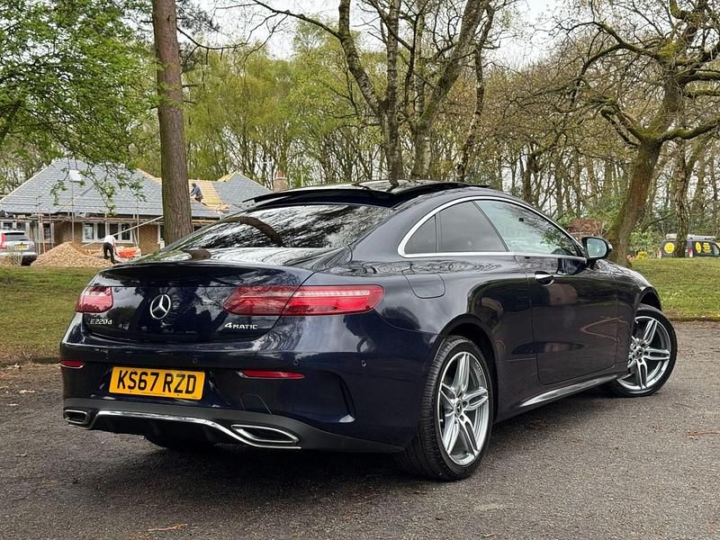 Begagnad Mercedes E220 AMG Line Premium Plus 2017 Blå Sportkupé