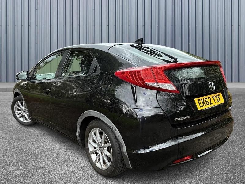 Begagnad Honda Civic SE 2013 Svart Halvkombi