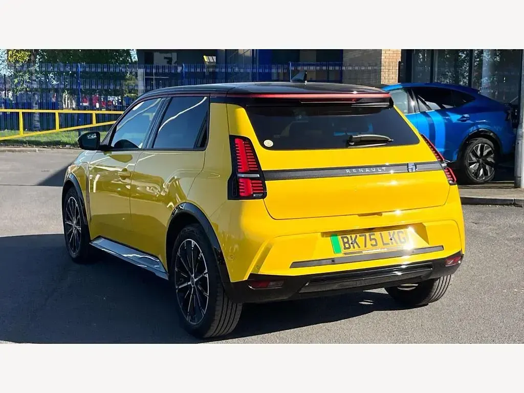 Used Renault R5 Iconic 110 kW (150 HP) 2025 Hatchback