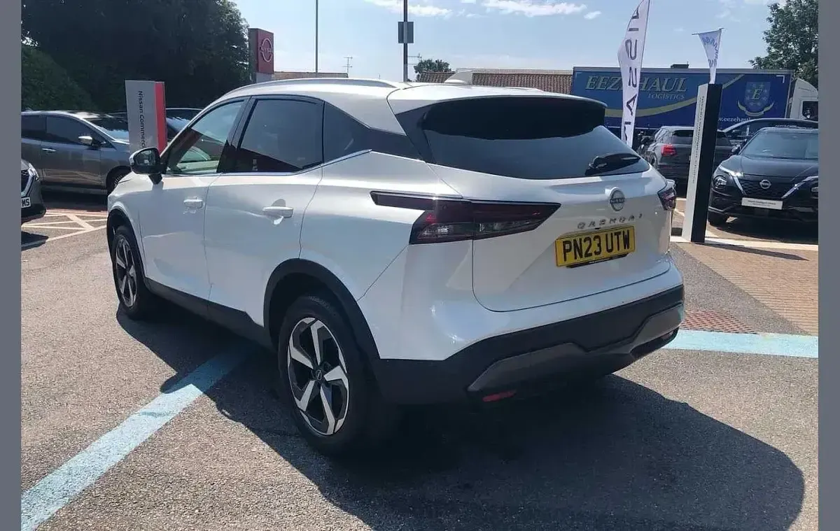 Used Nissan Qashqai N-Connecta 138 HP (101 kW) 2023 White SUV