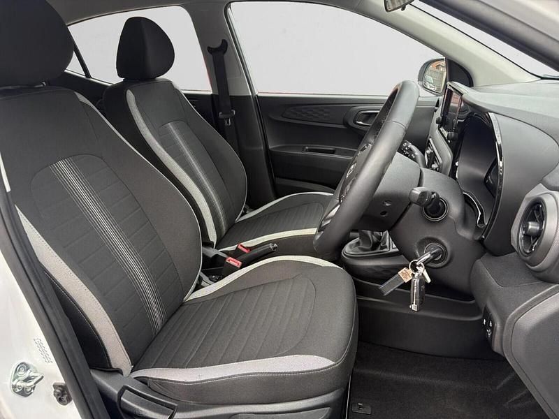 White Used 2024 Hyundai i10 Advanced Hatchback | £15,000 (A bit pricey) - Image 1/3