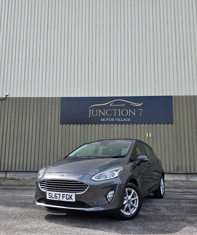 Used Ford Fiesta Zetec 70 HP (51 kW) 2018 Grey Hatchback