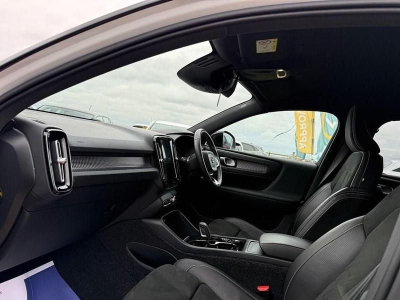 Used Volvo XC40 R-Design Pro 150 HP (110 kW) 2018 White SUV