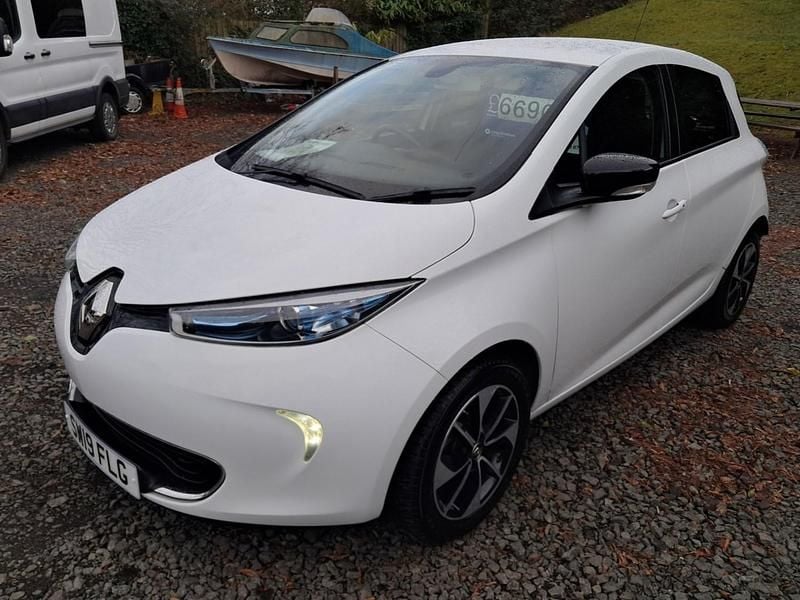 Used Renault Zoe Dynamique 64 kW (88 HP) 2019 White Hatchback