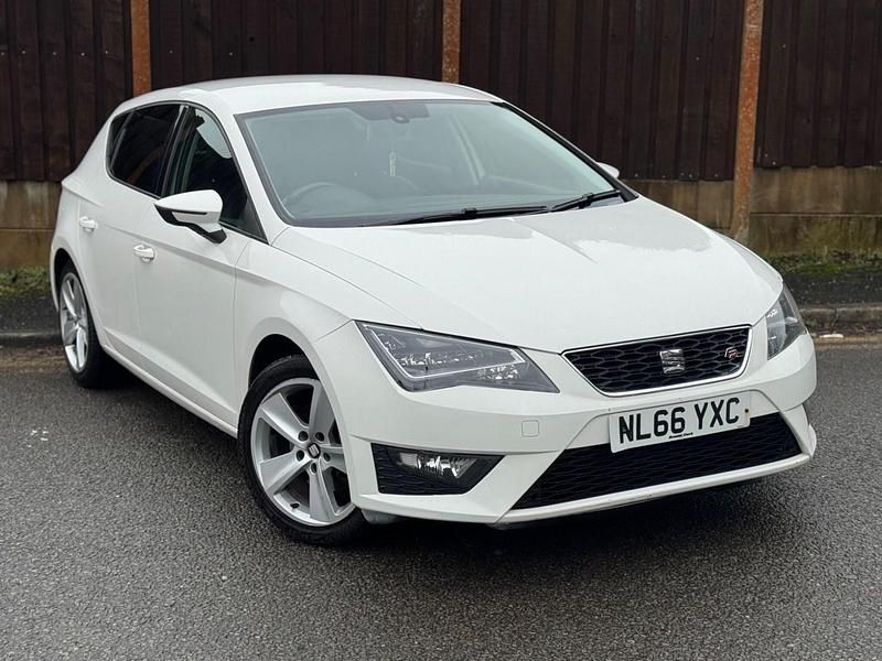 Begagnad Seat Leon FR 2016 Vit Halvkombi