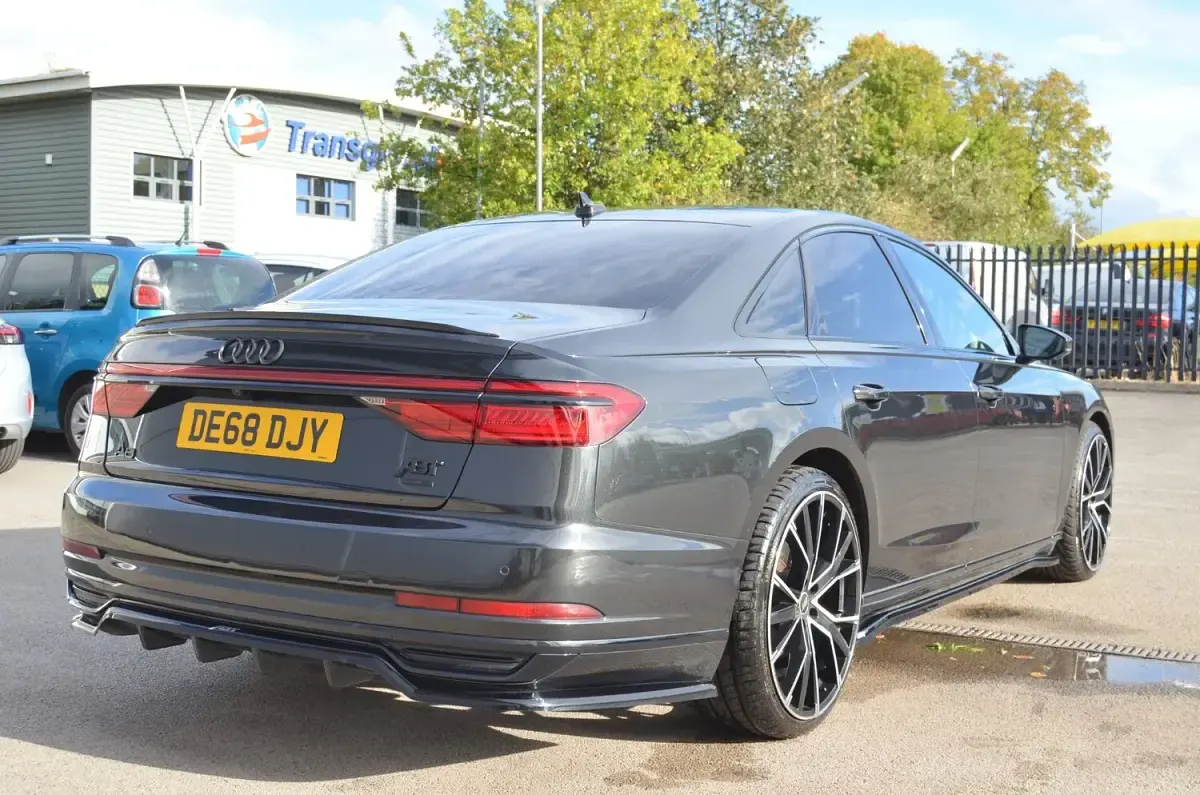 Used Audi A8 Advanced 286 HP (210 kW) 2018 Grey Sedan