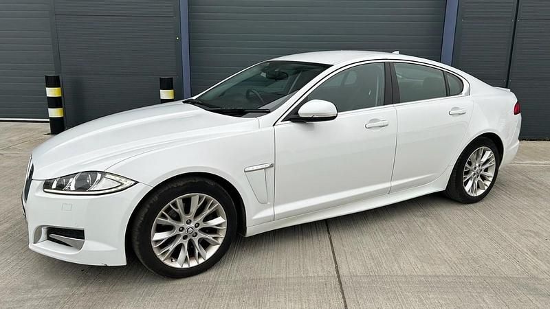 Used Jaguar XF 200 HP (147 kW) 2013 White Sedan