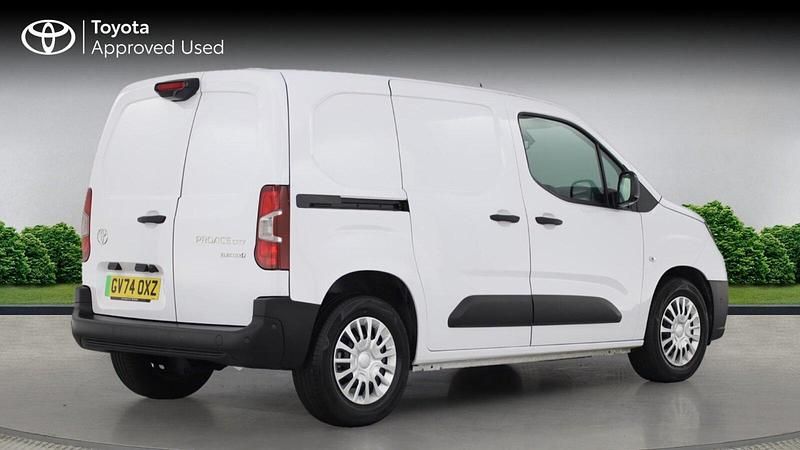 Used Toyota Proace City City 100 kW (136 HP) 2024 Icy white MPV