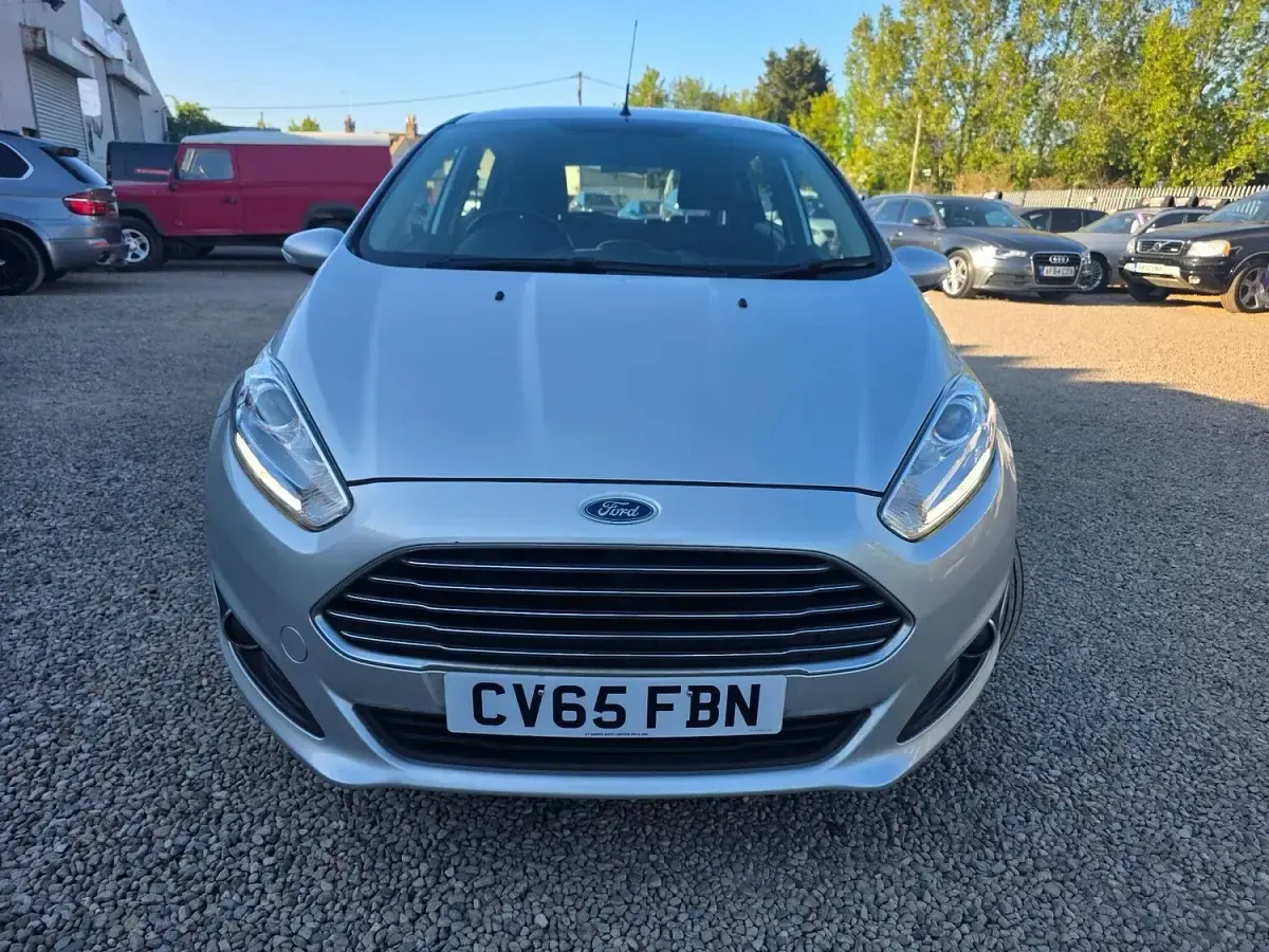 Used Ford Fiesta Zetec 82 HP (60 kW) 2015 Silver Hatchback