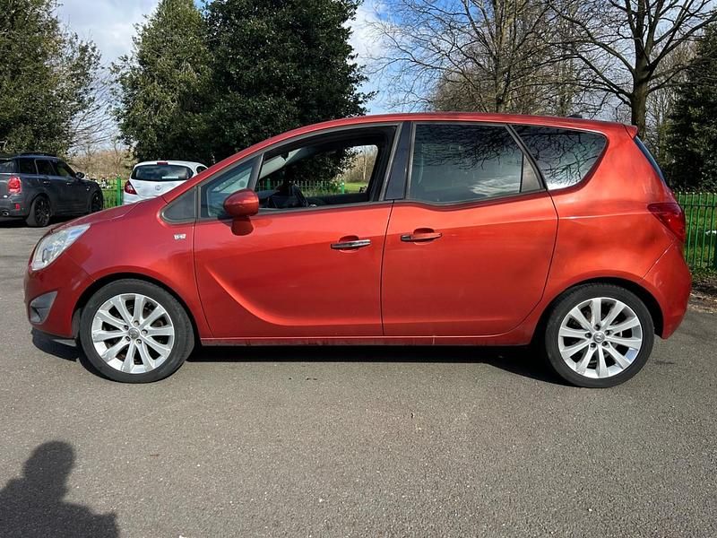 Second-hand Vauxhall Meriva 2013 Roșu Monovolum