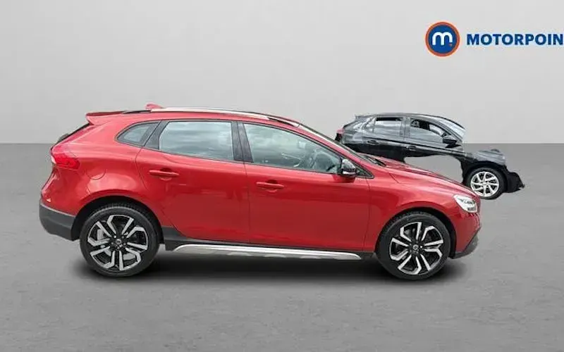 Used Volvo V40 Pro 152 HP (111 kW) 2019 Hatchback