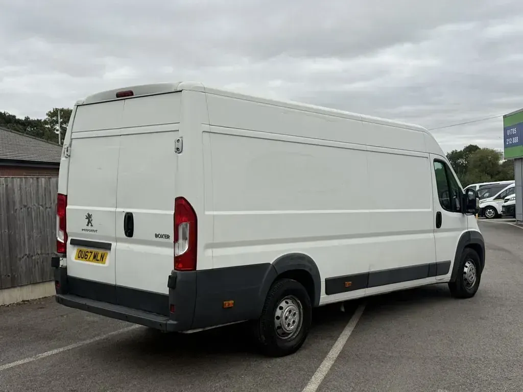 Used Peugeot Boxer 130 HP (95 kW) 2017 White Van