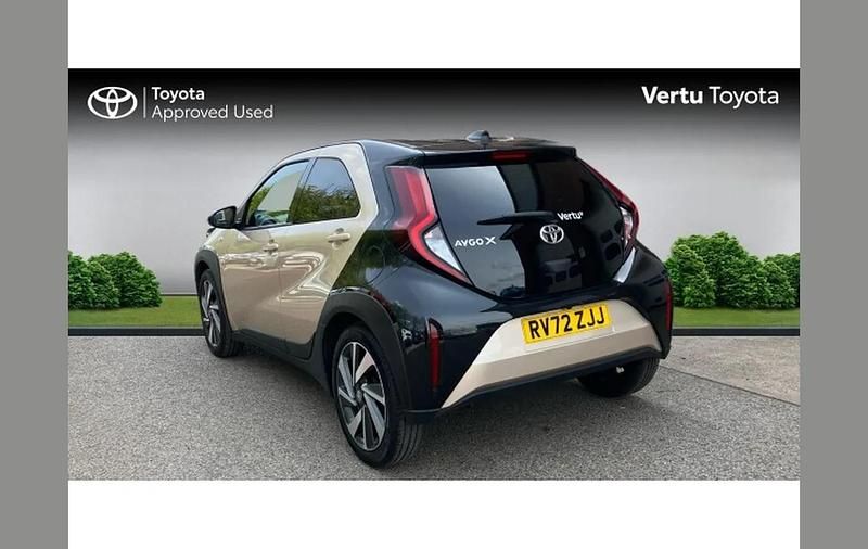 Used Toyota Aygo X 72 HP (52 kW) 2022 Beige SUV