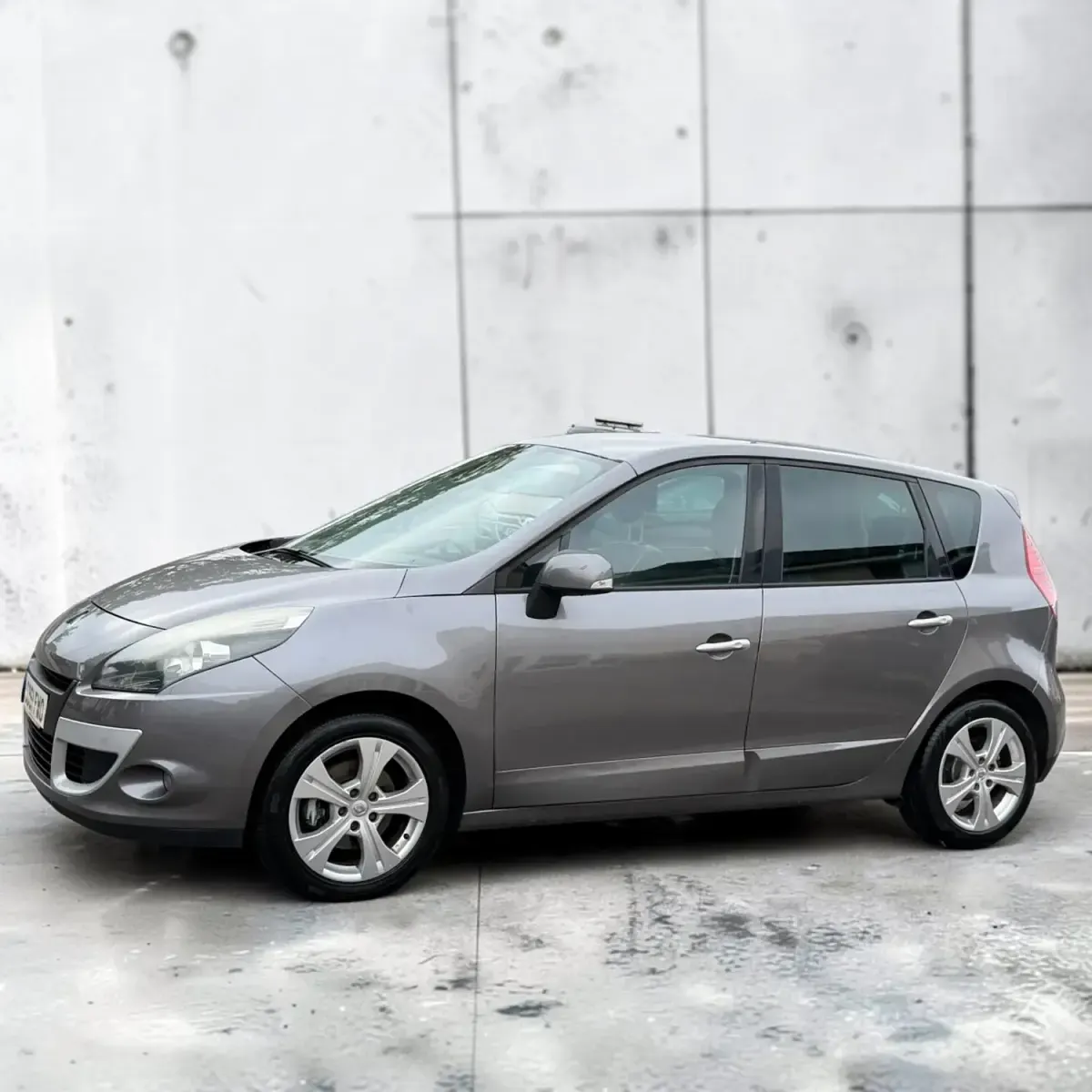 Used Renault Scénic III Dynamique 110 HP (80 kW) 2012 Grey MPV