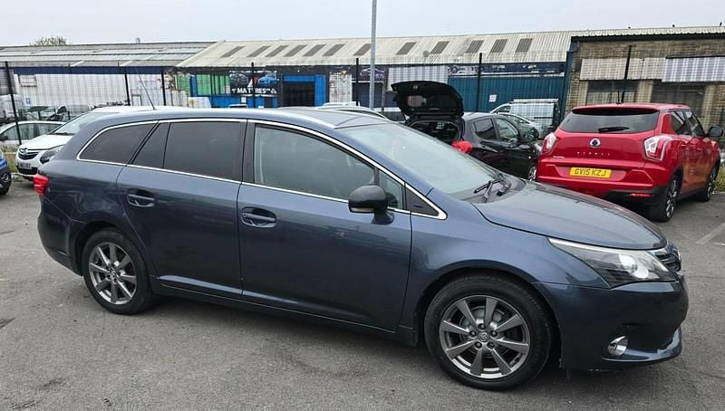 Used Toyota Avensis 126 HP (92 kW) 2013 Blue Estate