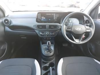 Used Hyundai i10 Advanced 63 HP (46 kW) 2025 Red Hatchback