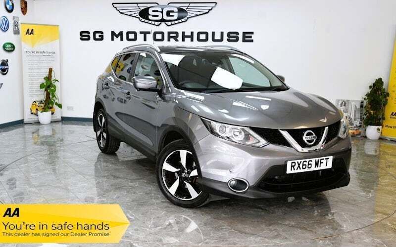 Grey Used 2016 Nissan Qashqai N-Connecta SUV | £8,495 (Fair price) - Image 1/4