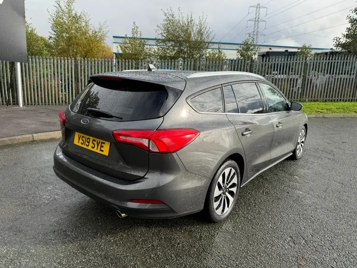 Używany Ford Focus Zetec 120 KM (88 kW) 2019 Szary Kombi