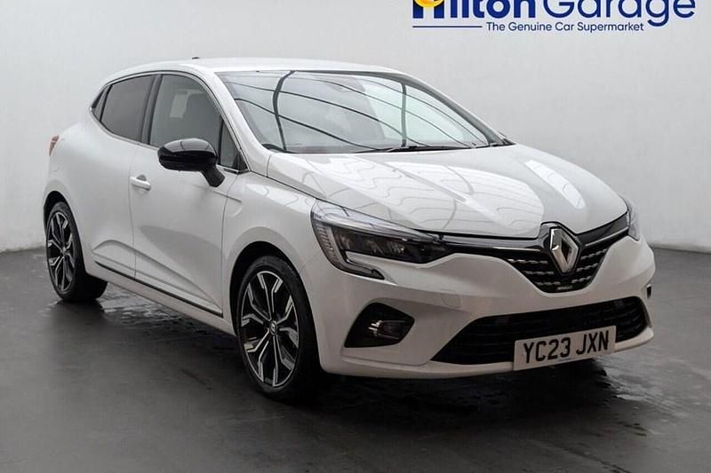 Used Renault Clio V Techno 145 HP (106 kW) 2023 White Hatchback