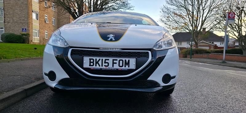 Used Peugeot 208 Access 68 HP (50 kW) 2015 White Hatchback