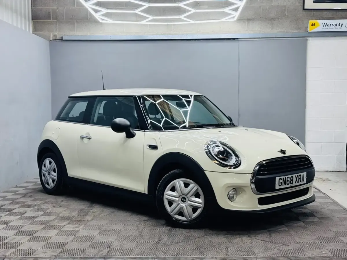Used Mini ONE Hatch 102 HP (75 kW) 2018 White Hatchback