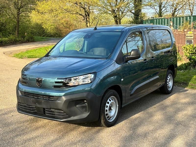 New Peugeot Partner S 131 HP (96 kW) 2026 Kiama blue MPV