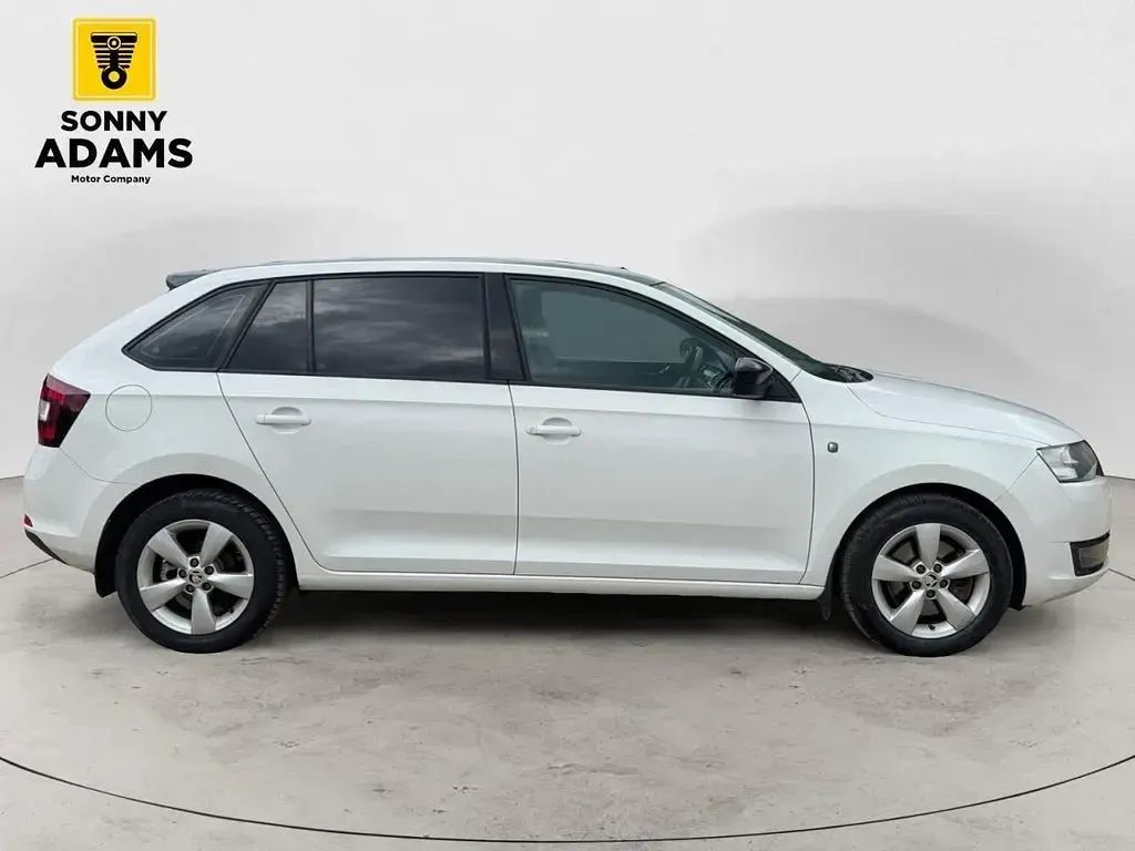 Used Skoda Rapid SE 2013 White Hatchback