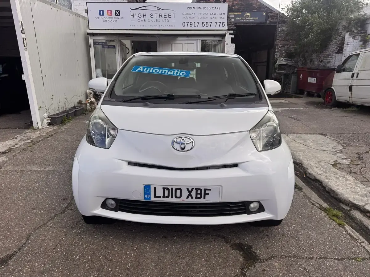 Used Toyota iQ 2010 White Hatchback