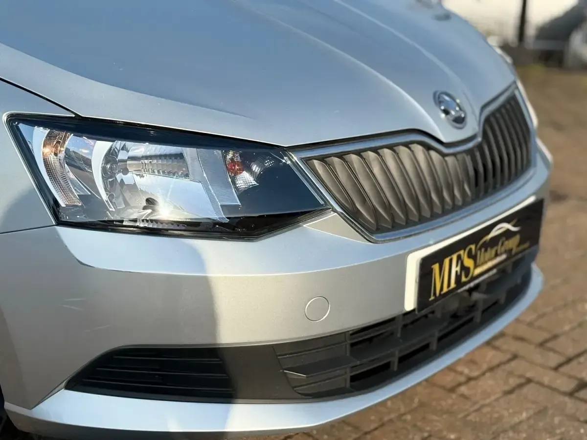 Used Skoda Fabia SE 95 HP (69 kW) 2018 Silver Estate
