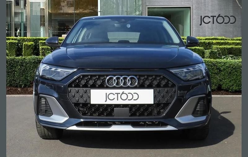 Used Audi A1 Design 113 HP (83 kW) 2020 Blue SUV