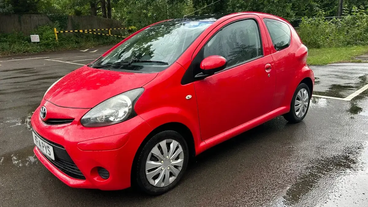Used Toyota Aygo 68 HP (50 kW) 2014 Multicoloured Hatchback