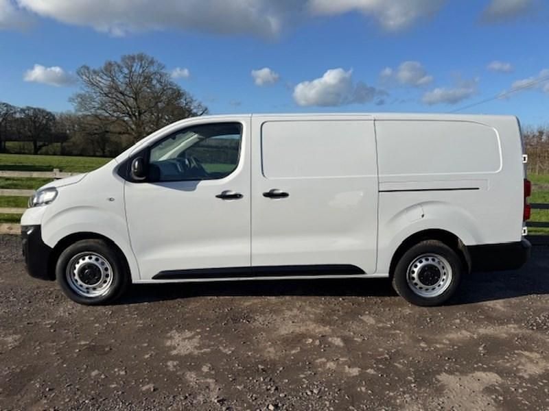 Used Vauxhall Vivaro 100 HP (73 kW) 2023 White MPV