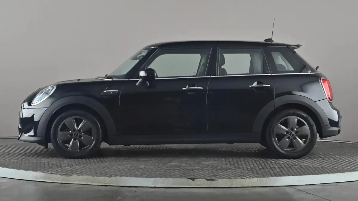 Second-hand Mini Cooper S Classic 178 CP (130 kW) 2023 Negru Hatchback