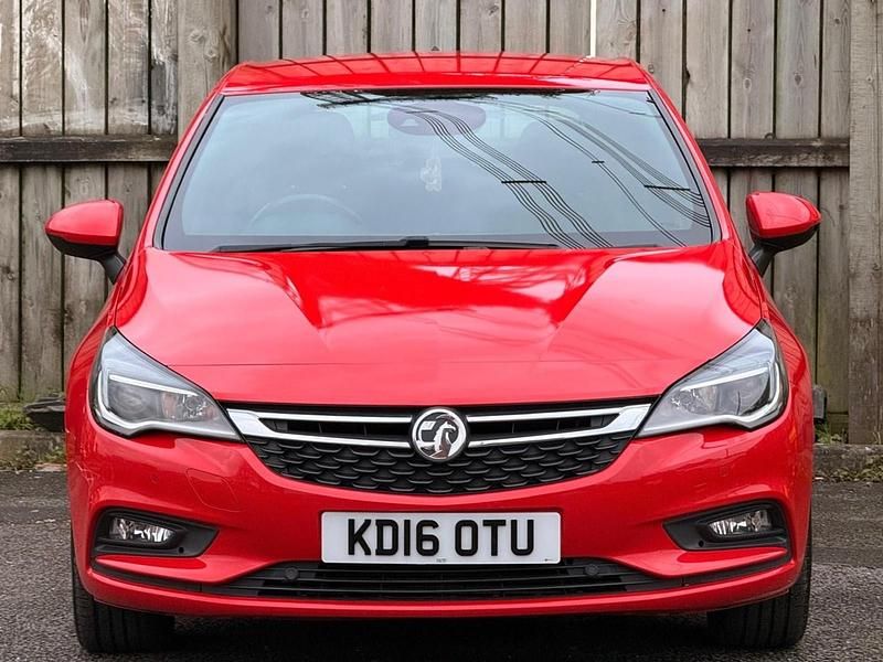 Used Vauxhall Astra SRi 110 HP (80 kW) 2016 Red Hatchback