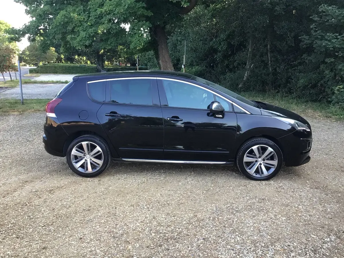 Used Peugeot 3008 Allure 120 HP (88 kW) 2016 Black Hatchback