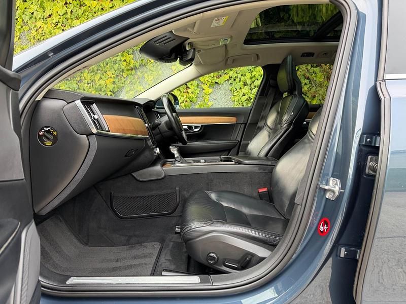 Used Volvo V90 Inscription 190 HP (139 kW) 2018 Blue Estate
