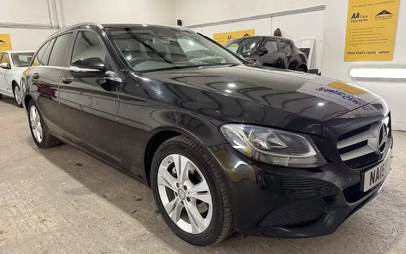 Usado Mercedes C220 Executive 170 HP (125 kW) 2015 Preto Carrinha