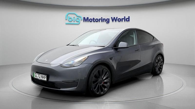Begagnad Tesla Model Y Performance 392 kW (534 HK) 2022 Grå SUV