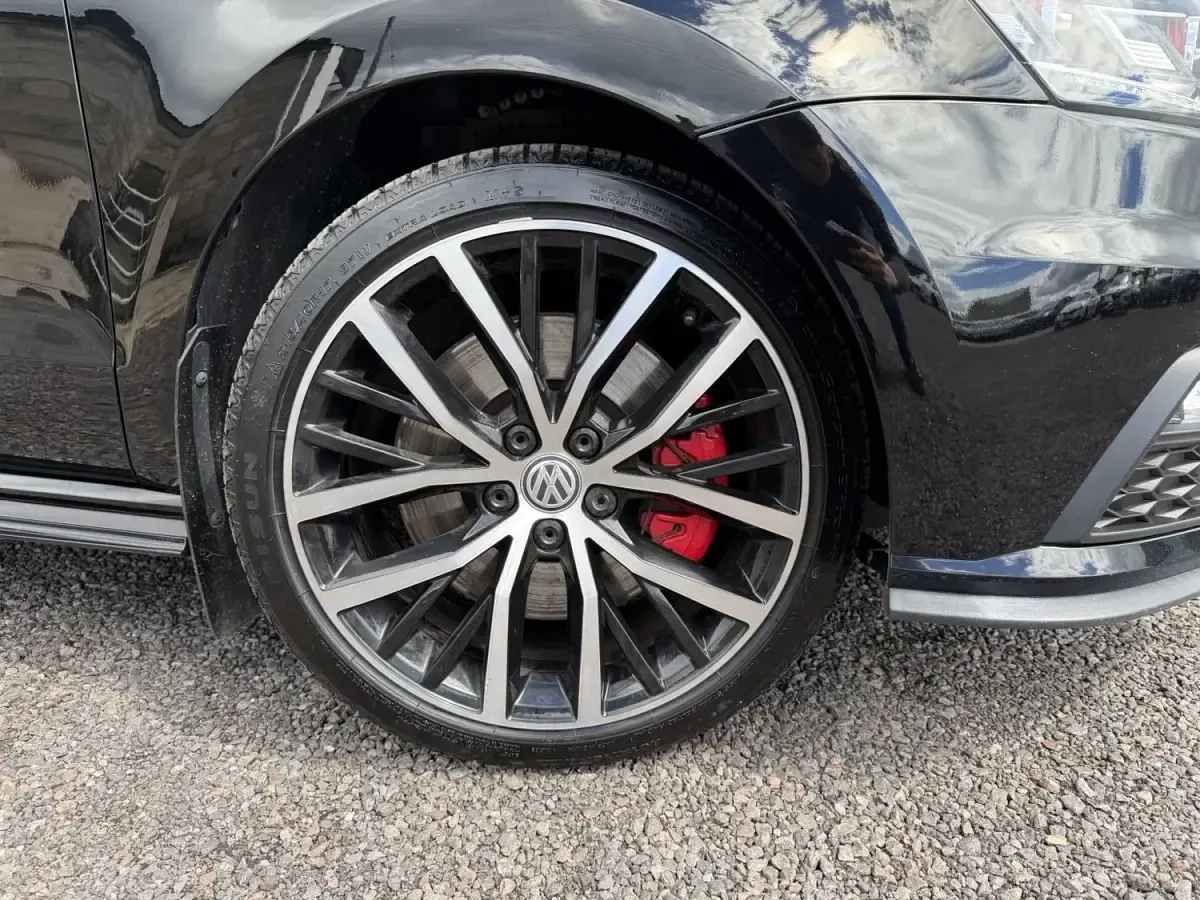 Begagnad VW Polo GTI 2017 Svart Halvkombi