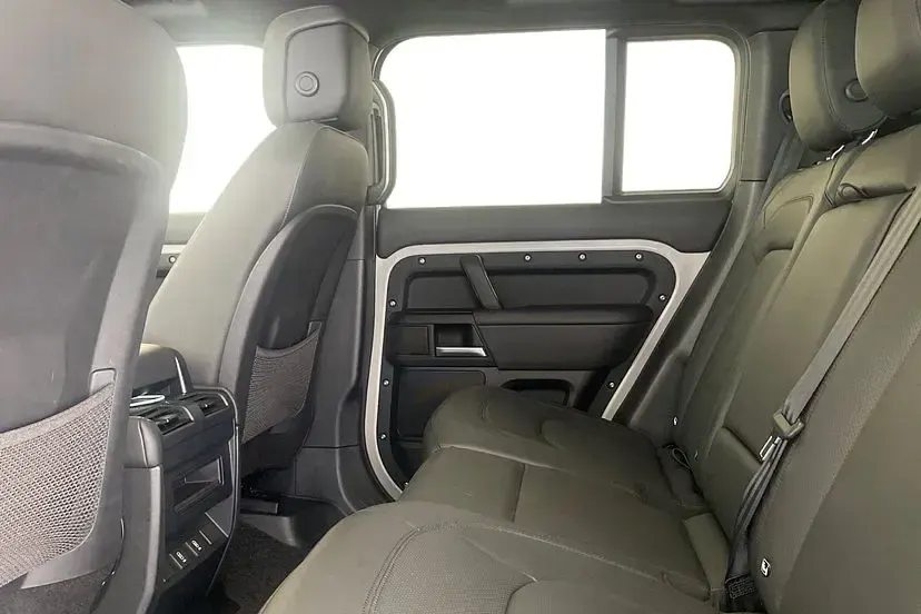 Used Land Rover Defender HSE Dynamic 249 HP (183 kW) 2026 Borasco grey SUV