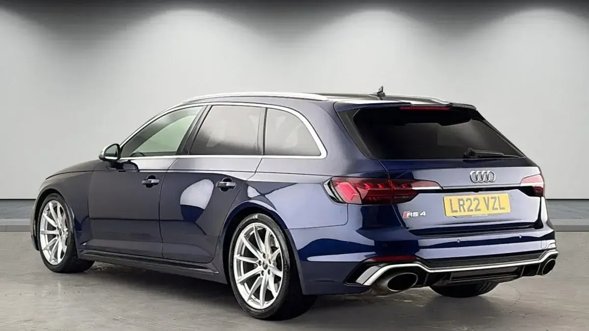 Used Audi RS4 Comfort 450 HP (330 kW) 2022 Navarra blue metallic/navarra blue metallic Estate