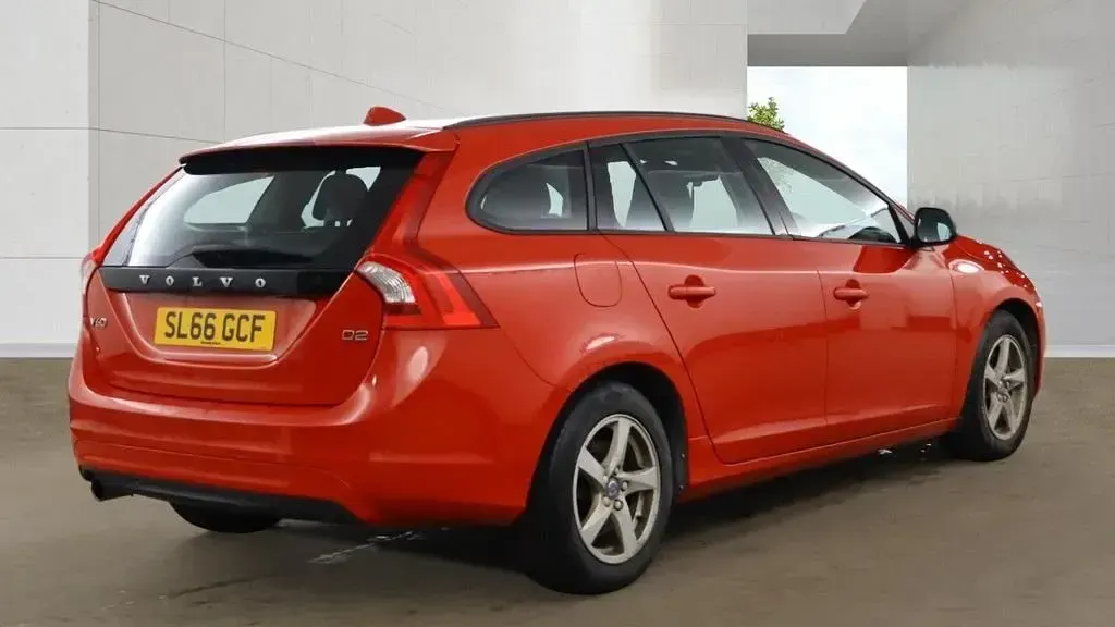 Used Volvo V60 Business Edition 120 HP (88 kW) 2017 Red Estate