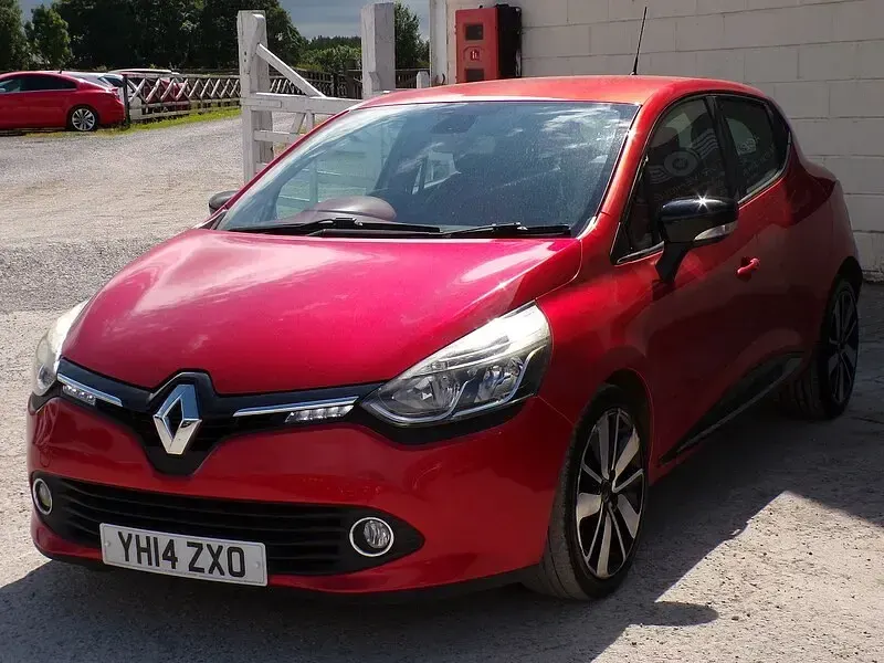 Used Renault Clio Dynamique 90 HP (66 kW) 2014 Red Hatchback