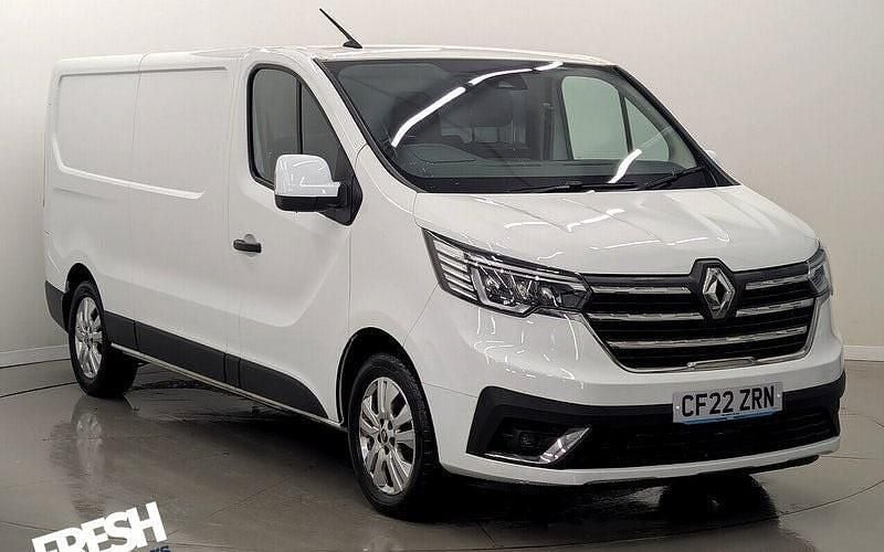 White Used 2022 Renault Trafic MPV | £13,790 (Good price) - Image 1/4