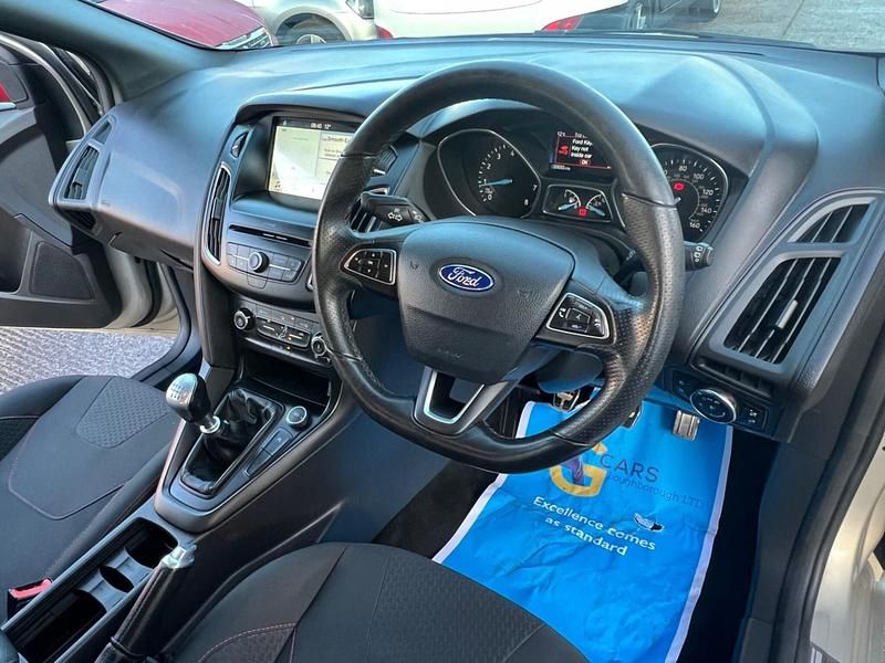 Used Ford Focus ST-Line 140 HP (102 kW) 2018 Silver Hatchback