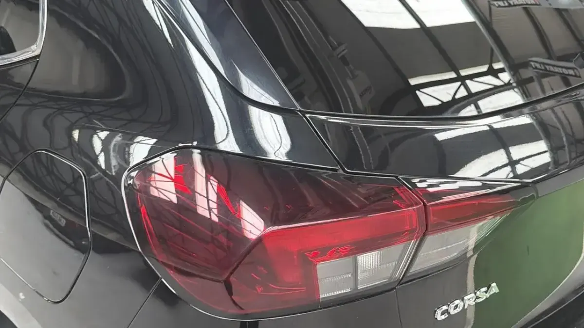 Used Vauxhall Corsa Edition 99 HP (72 kW) 2022 Black Hatchback