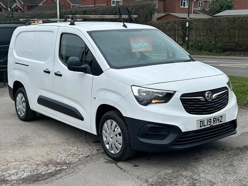 Used Vauxhall Combo Edition 100 HP (73 kW) 2019 White MPV